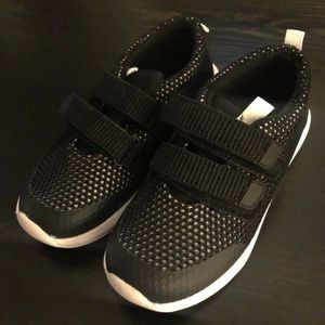 Cat and Jack boy’s Velcro tennis shoes